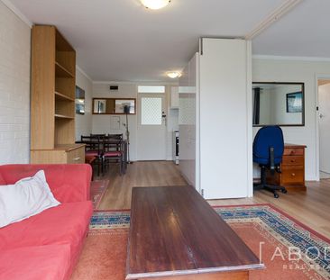 Fully Furnished Apartment in the heart of Crawley - Photo 4