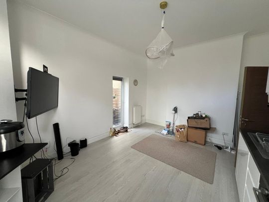 1 Bed Flat, The Avenue, SO17 - Photo 1