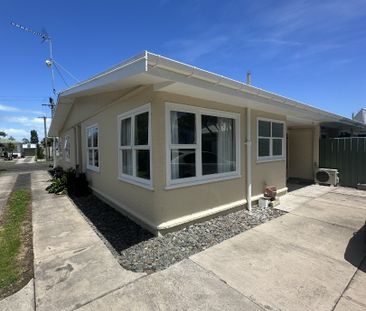 Tidy two bedroom unit - Photo 2