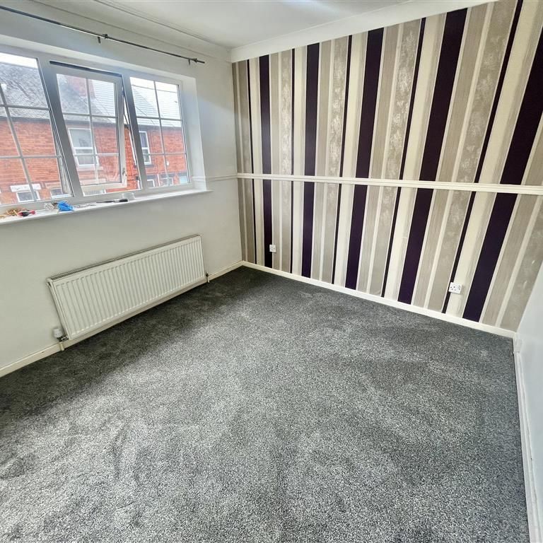 Vernon Avenue - Photo 1