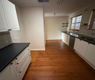 Family Home with Pool, Solar & Double Garage – Prime Vista Location - Photo 6