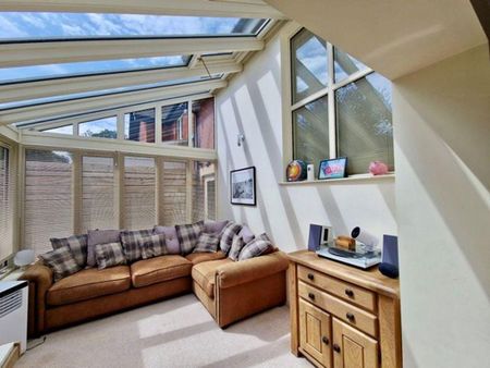 4 bedroom detached house to rent - Photo 3