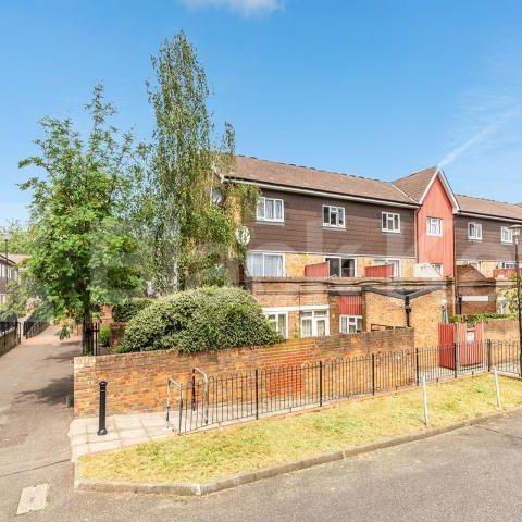 Spacious 3 Bedroom Home with Modern Interiors on Corporation Road N7 - Photo 1