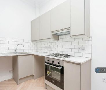 3 bedroom flat to rent - Photo 2
