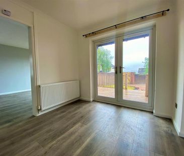 3 bedroom end of terrace house to rent - Photo 2