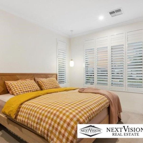 16 Topaz Way, Treeby - Photo 1