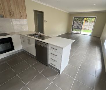 Spacious 3 Bedroom Home with Full Club Armstrong Access - Photo 6