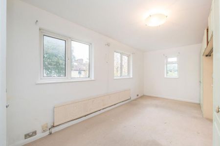 3 bedroom end of terrace house to rent - Photo 2