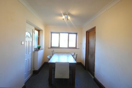 WINTON STUDENT HOUSE Victoria Park Road - Photo 2