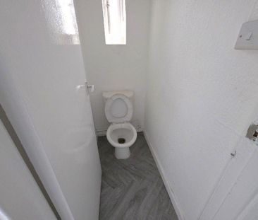 3 bedroom flat to rent - Photo 5