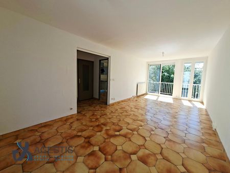 Location Maison 4 pièces 92m² CASTRES 81100 - Photo 2