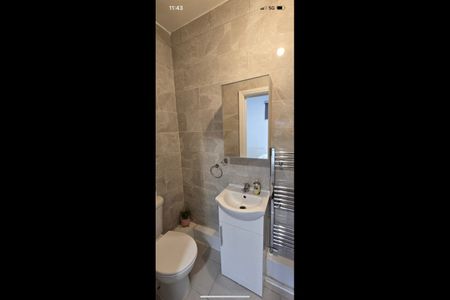 Room in a Shared House, Sterne Street, W12 - Photo 4