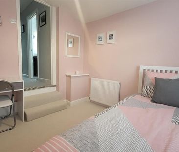 Merton Road, Enfield - Photo 1