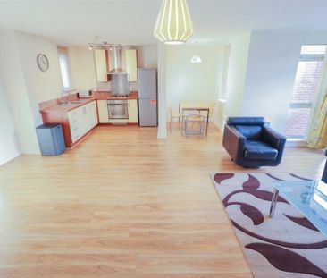 2 bedroom flat to rent - Photo 2