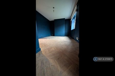 4 bedroom flat to rent - Photo 2