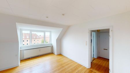 <b>Charmerende 3-værelses lejlighed med altan i Øgadekvarteret</b> - Photo 2