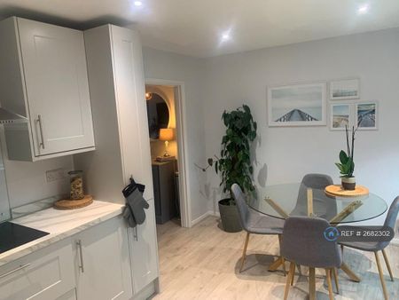 2 bedroom maisonette to rent - Photo 3