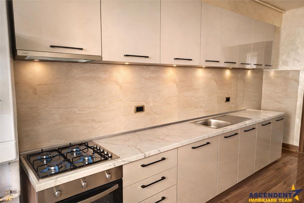 Apartament 2 camere, decomandat, 2 bai, Isaran, Tractorul - Fotografie 1