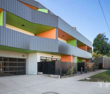 “Light, Bright & Centrally Located” - Photo 4
