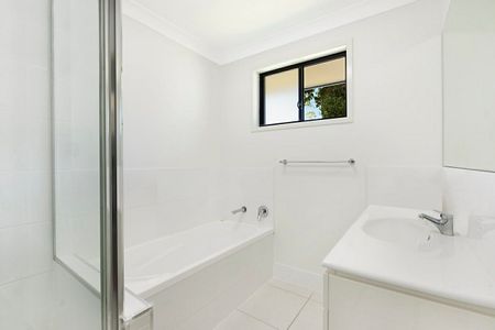 15 Luxor Street, Southport QLD 4215 - House For Rent - $900 | Domain - Photo 2