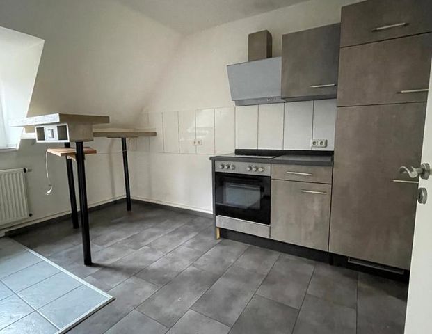 2-Zimmer-Wohnung in der Stadtmitte mit Küche und Badmöbeln - Foto 1