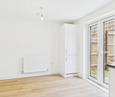 3 bedroom end of terrace house to rent - Photo 1