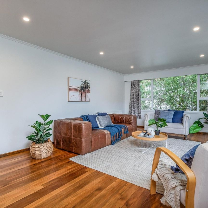 52 Kiwi Crescent, Tawa - Photo 1