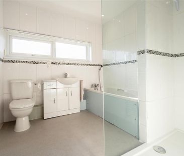 2 bedroom semi-detached house to rent - Photo 5