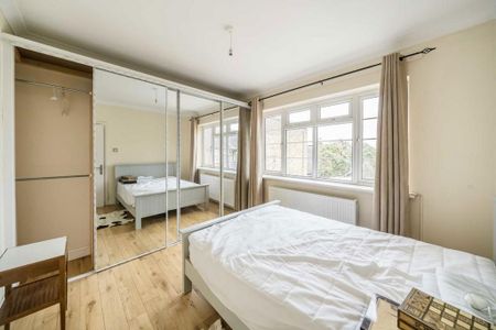 3 bedroom flat to rent - Photo 3