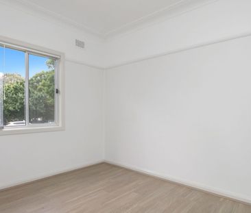 Contemporary Two-Bedroom Dwelling For Lease - Photo 6
