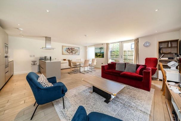 2 bedroom flat to rent - Photo 1