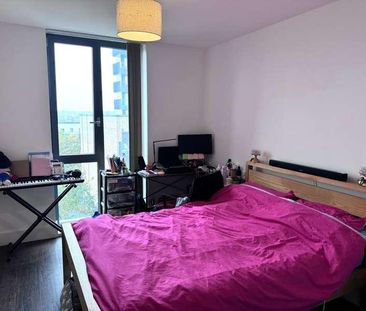 Staines-upon-thames, Surrey, TW18 - Photo 3