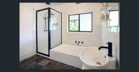 Country setting, close to town - Photo 5