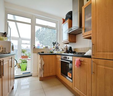 House share to rent on - Photo 3
