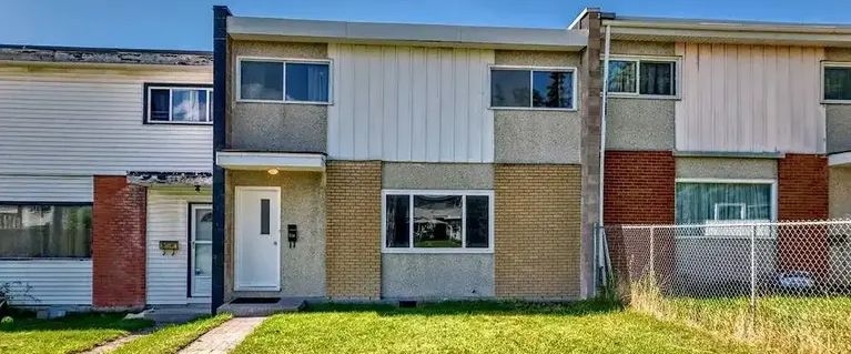 Spacious 4 bedroom townhouse Greenview NE | 326 - Garry Crescent NE, Calgary - Photo 1