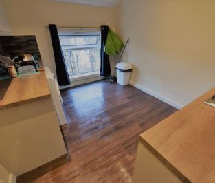 1 bedroom Flat in Flat 4, Leeds - Photo 6