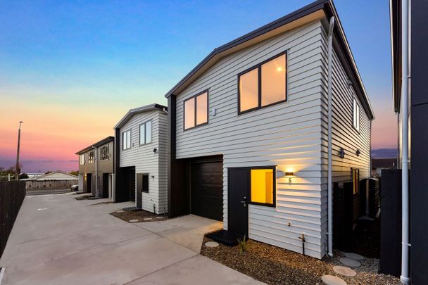 Modern Brand-New Townhouse – Prime Otahuhu Location - Photo 1