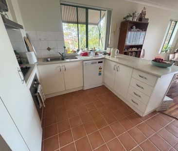 Shared Furnished Apartment in Southport - Photo 6