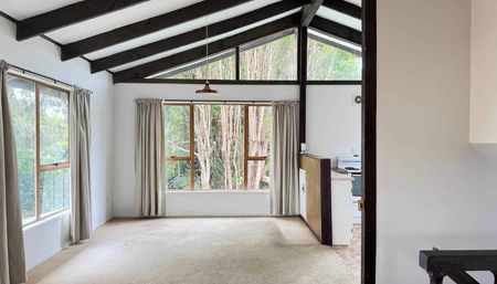 FANTASTIC THREE BEDROOM!! - Photo 2