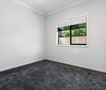 Stylish 3 bedroom home fantastic location! - Photo 4