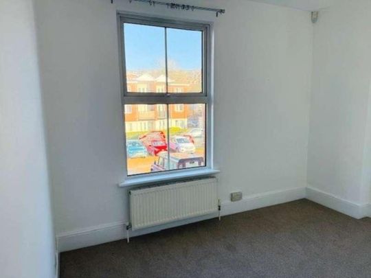 Lindsay Avenue, High Wycombe, HP12 - Photo 1