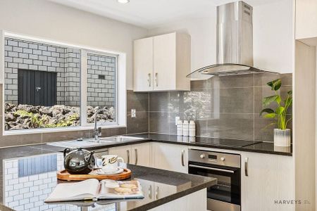 Modern 4 bedrm hse close to Titirangi & Green Bay - Photo 3