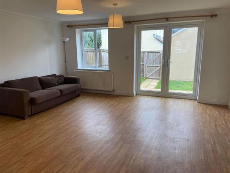 4 bedroom semi-detached house to rent - Photo 4