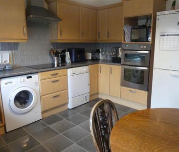 3 bedroom terraced house to rent - Photo 5