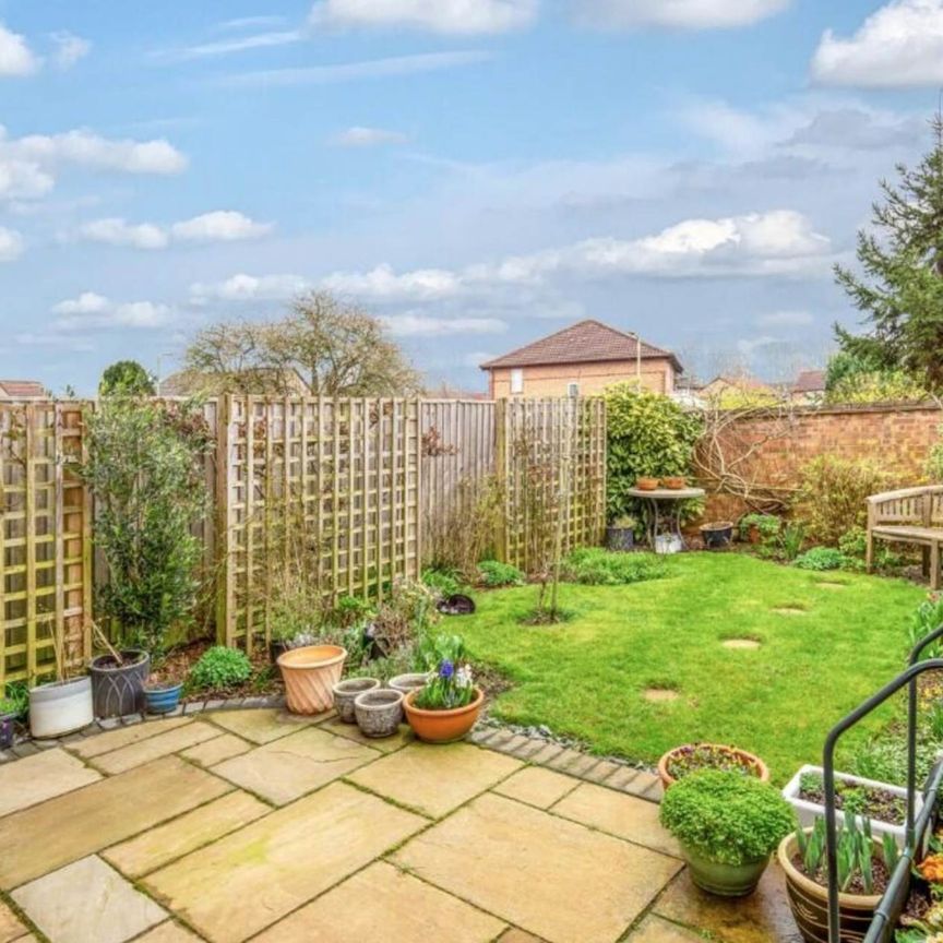 Fircroft, Bicester - Photo 1
