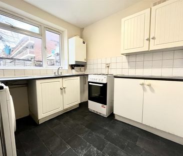 3 Bedroom House - Mid Terrace To Let - Photo 5