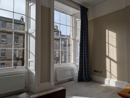 3 bedroom flat to rent - Photo 4