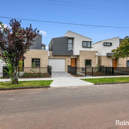 Brand New & Gorgeous - Photo 4