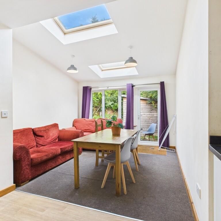 1 bedroom in a house share to rent - Photo 1