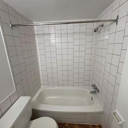 2 CH - 1 SDB - Laval - $1,150 /mo - Photo 4